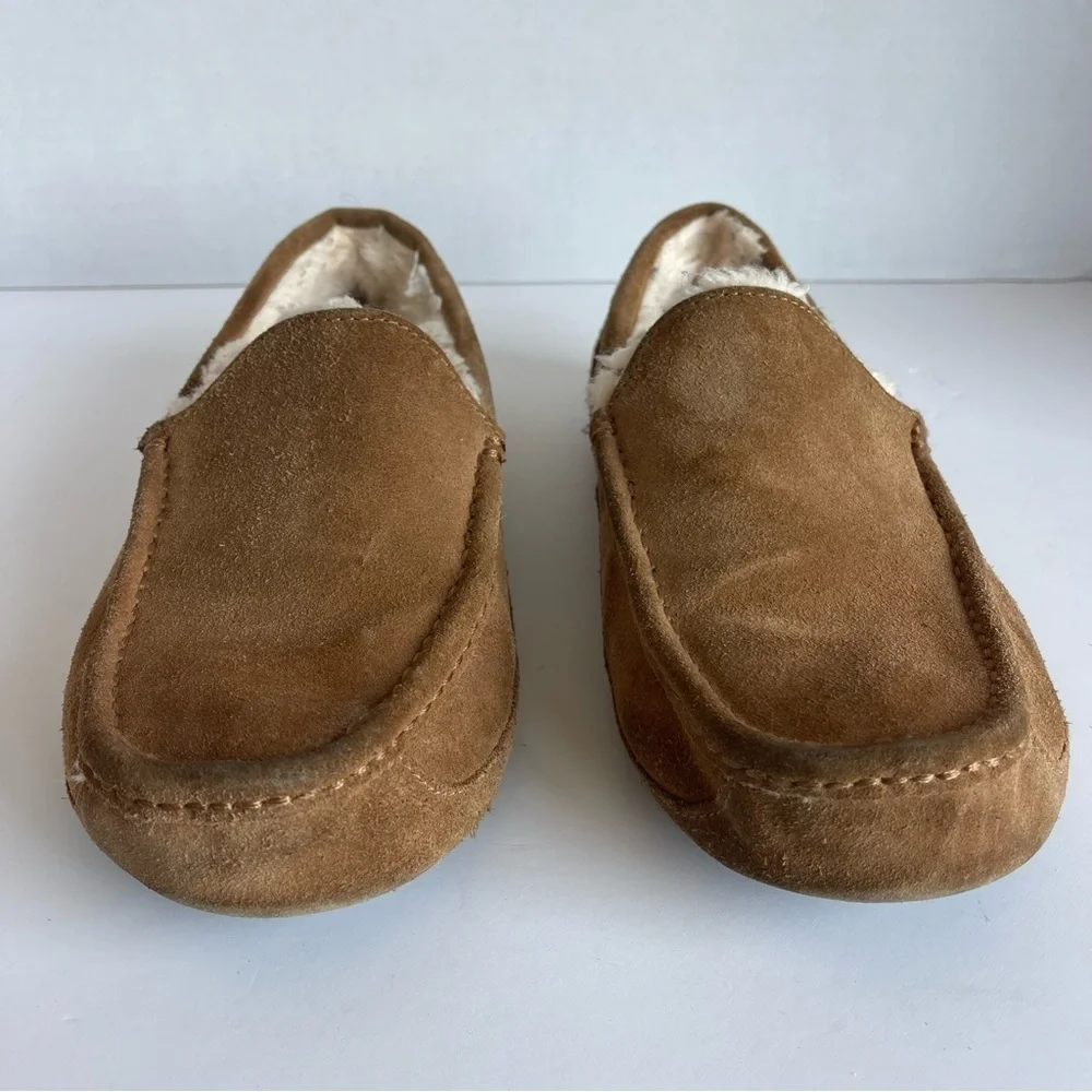 UGG Ascot Slippers size 9.0